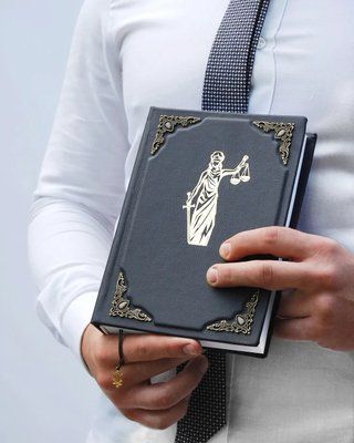Блокнот з фемідою чорний, А5 (стандартний, 15х21см)